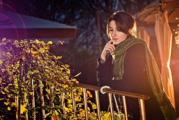 a person leaning on a rail thinks of ways to overcome social anxiety