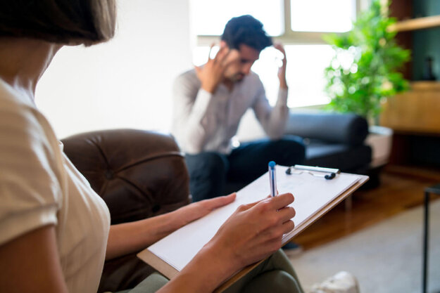 What Is Medication Mangement- Is It Right for You counselor in office answering the question what is medication management for a client in need